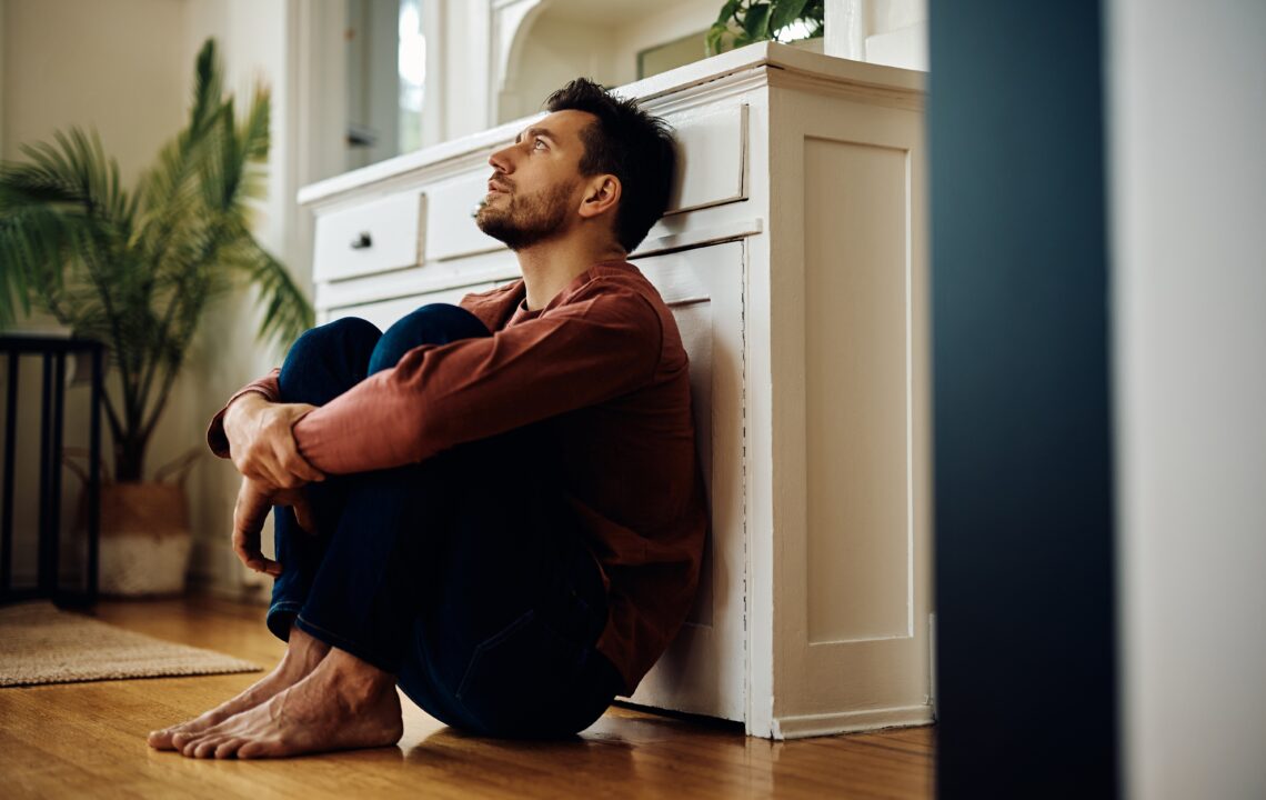 Samotność – nowa choroba cywilizacyjna? Jak zbudować sieci relacji, które przetrwają lata