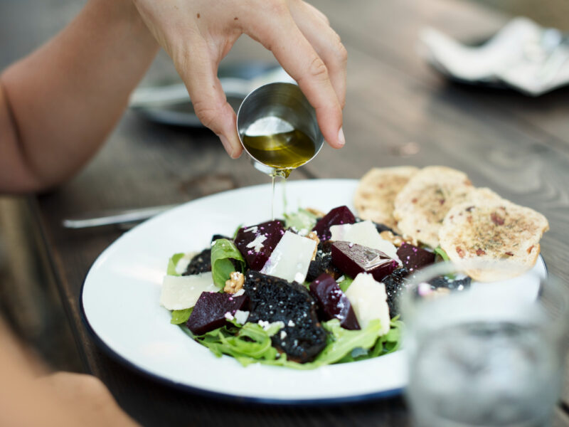 Why do Italians and Greeks live longer? The secret of the Mediterranean diet