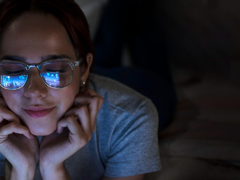 Effective blue light blocking