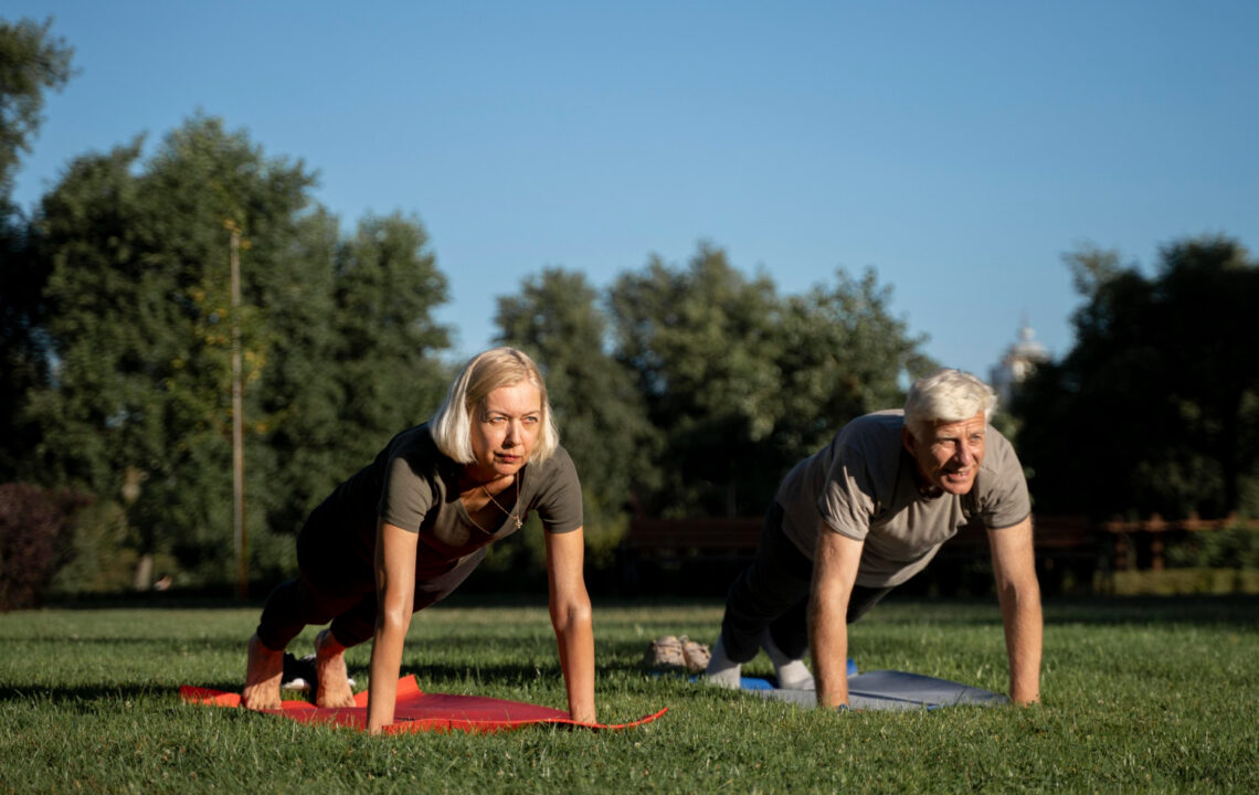 Practical guide with training plan 60+: How to maintain strength and fitness?