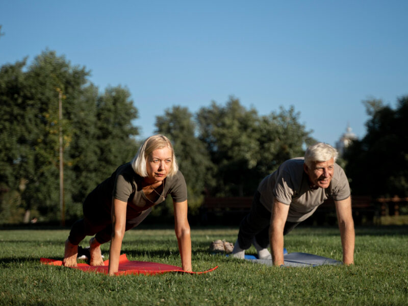 Practical guide with training plan 60+: How to maintain strength and fitness?