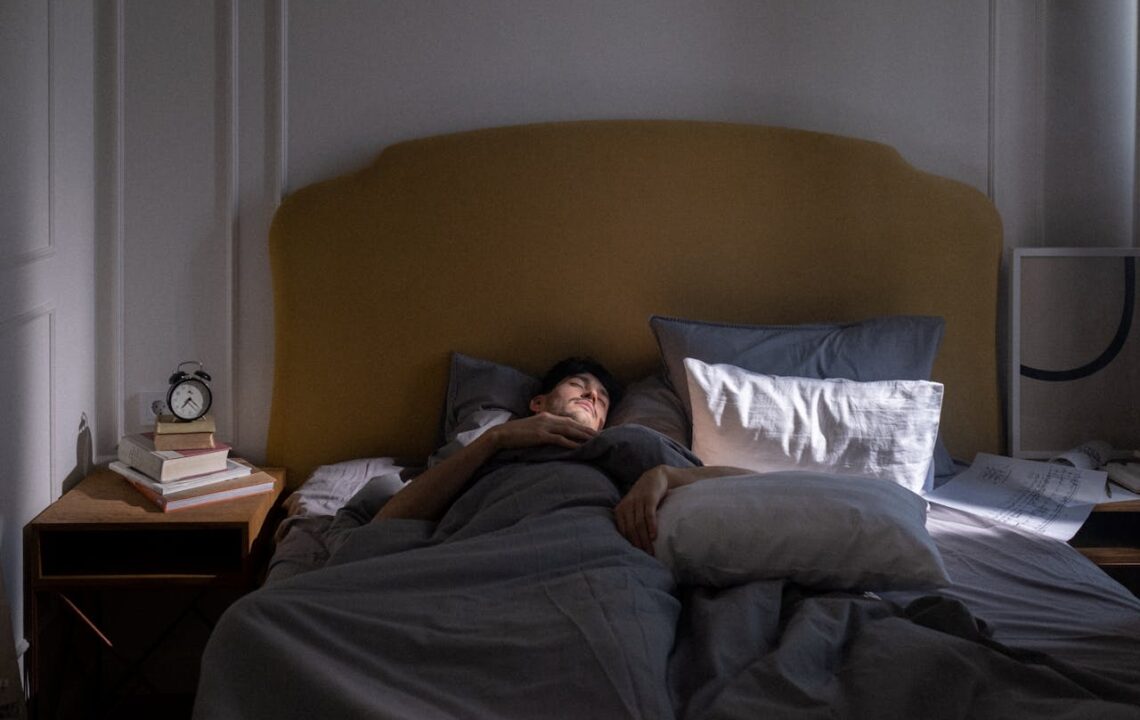 Philips Wake-Up Light – alarm clock simulating natural sunrise