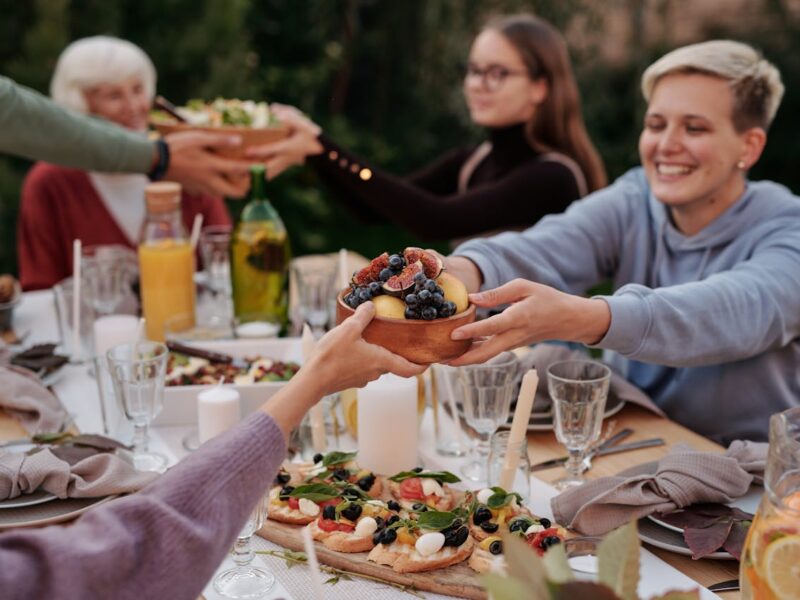 Meal rituals in longevity cultures – snacks, dinners and shared tables